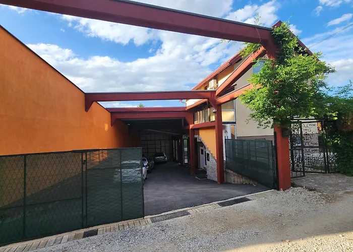 Apartmani Lavirint Ravne